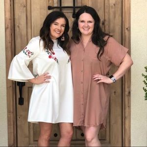 Meet your Poshers, Kristina and Andrea <3